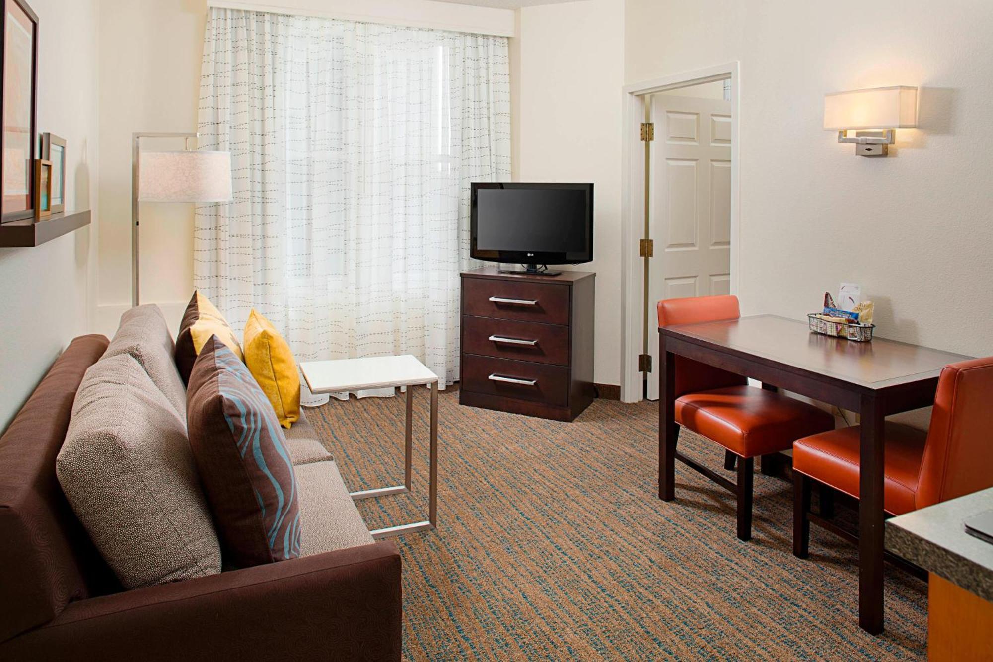 Hotel Downtown 3*